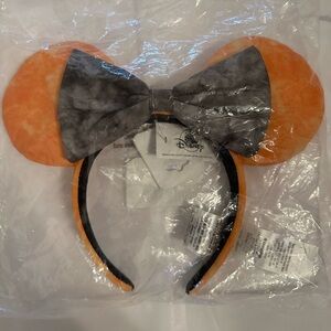 Limited ed. Disney Parks Orange and Black Minnie Mouse Tie Dye Ears Headband NWT